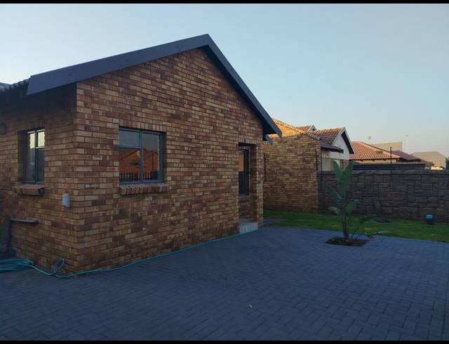 3 BEDROOM HOUSE FOR SALE IN IVY PARK